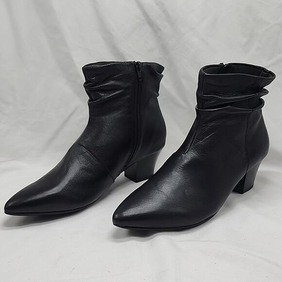 CLARKS TERESA SKIP COLOR BLUE LEATHER ZIP CLOSE ANKLE BOOT WOMEN'S SIZE 10 NWOB - Picture 1 of 16